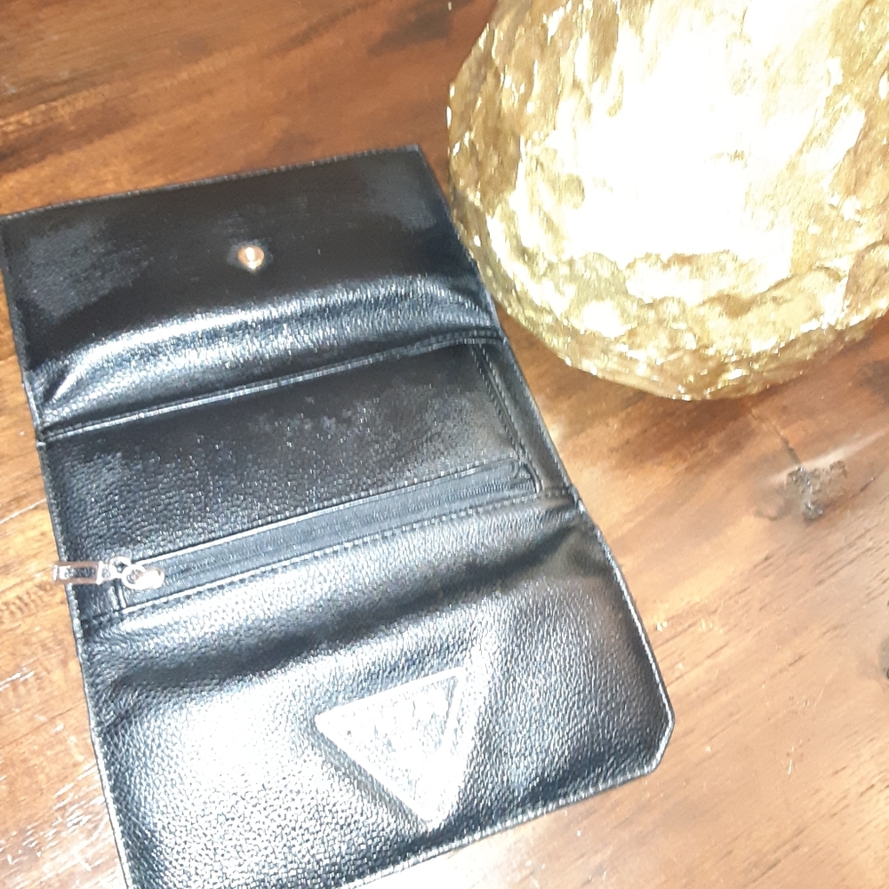 Guess Wallet - Picture 3 of 3